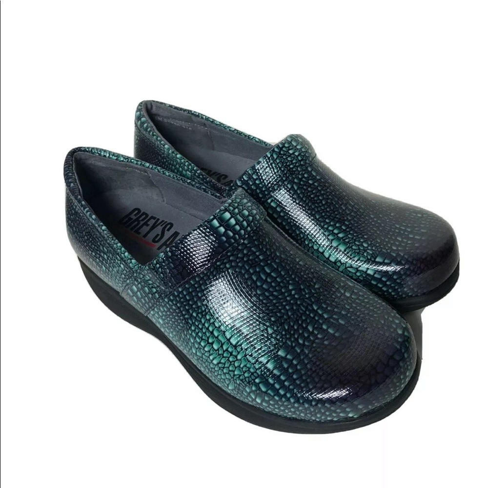 Grey’s Anatomy Women’s Clogs Size 6M reptile print
